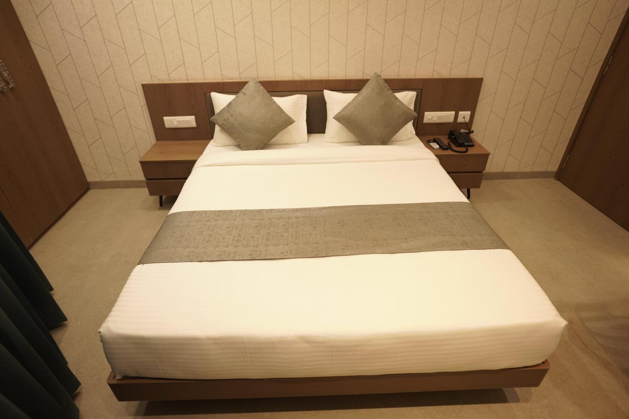 A Square Executive Hotel 아우랑가바드 외부 사진