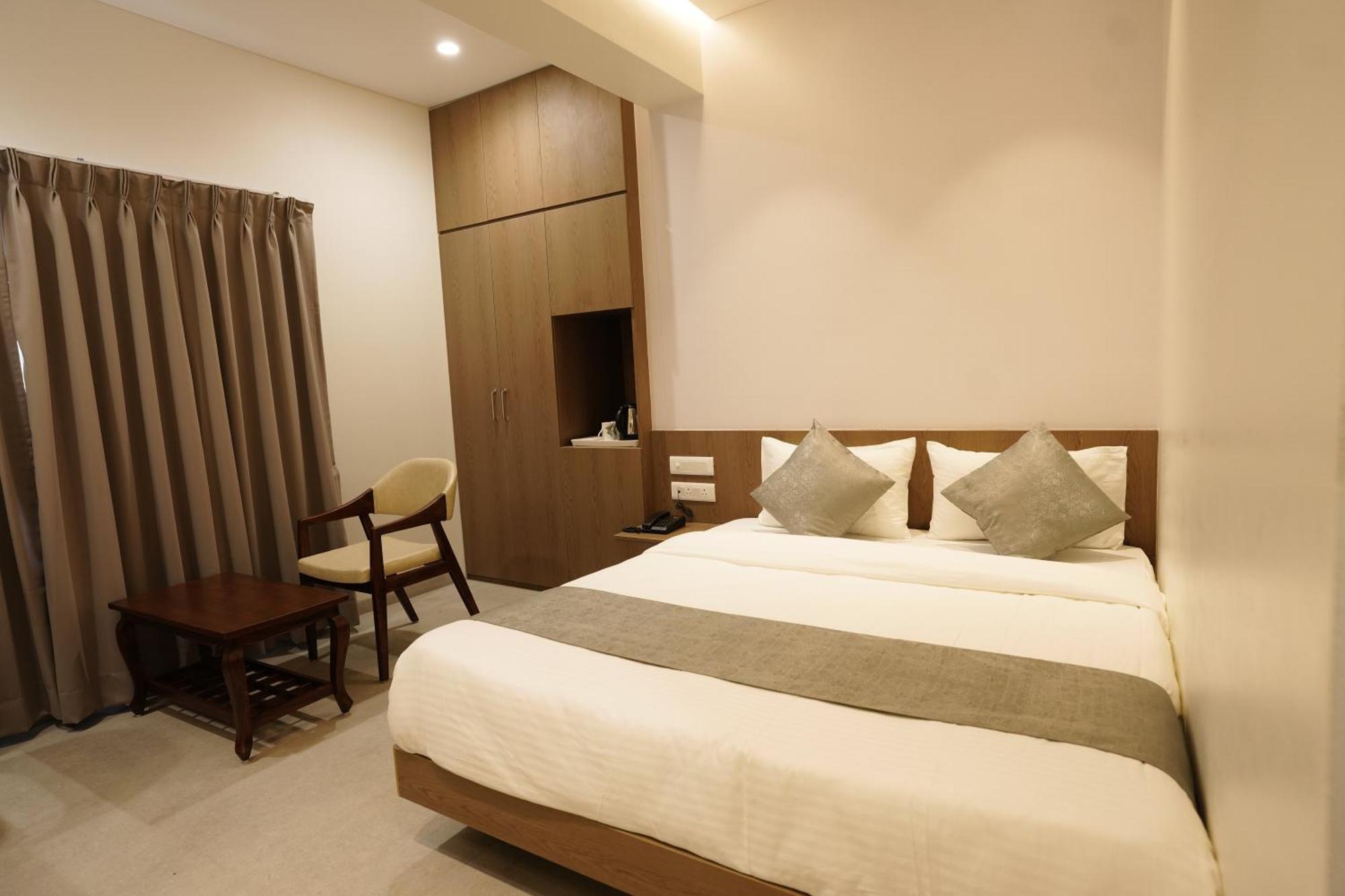 A Square Executive Hotel 아우랑가바드 외부 사진